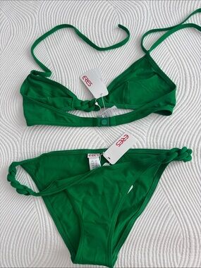 ERES
Emerald Green Bikini Set - Triangle Top & Classic Bottom.